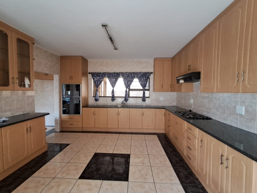 4 Bedroom Property for Sale in Roylglen Gardens Northern Cape